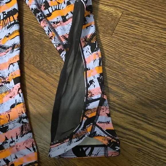 Lululemon Sun Runner Crop - Size 2 - Picture 8 of 12